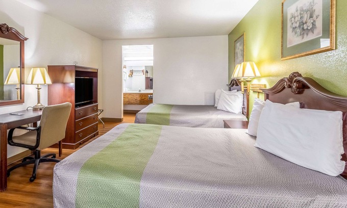 Santa Rosa Hotel | Rodeway Inn