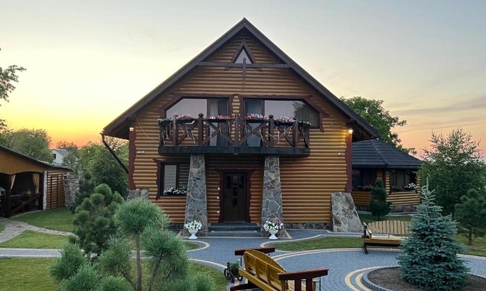 Pochaiv Villa | Rodynne Gnizdo