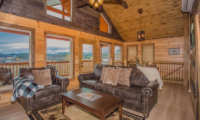 Pigeon Forge House | Roger That! New Htd Pool Cabin 1 mile from Pigeon Forge/Gatlinburg Attractions