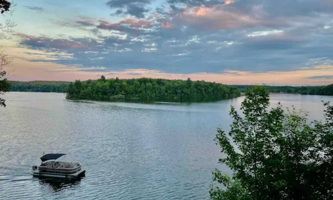 Big Rapids House | Rogers Pond Luxurious & Romantic Getaway