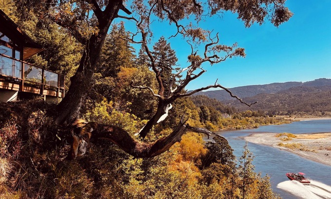 Gold Beach House | Rogue Keystone Lodge- River Front Views/Spa/Sleeps 7