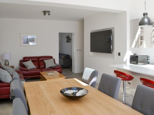 Amble House | Rok House
