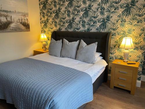Roker Apartment | Roker Cottage, luxury seaside apartment, private parking, sky tv
