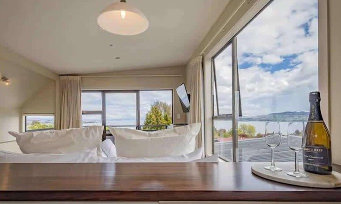 Taupo House | Rokino Lake House A - Location and Views