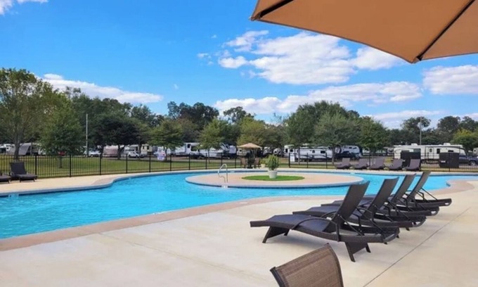 Theodore House | Rolling Getaway
