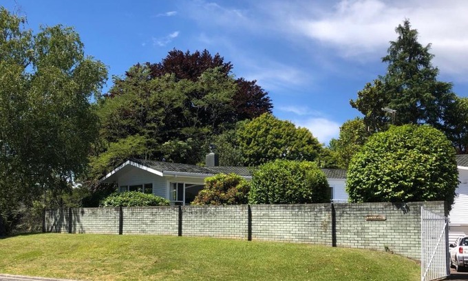 Turangi House | Romahapa - Turangi Holiday Home