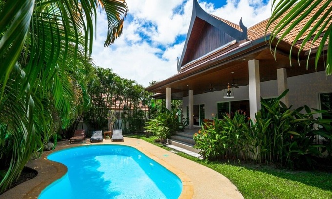 Ban Saiyuan Villa | Romanee - Comfortable 2 Br pool villa