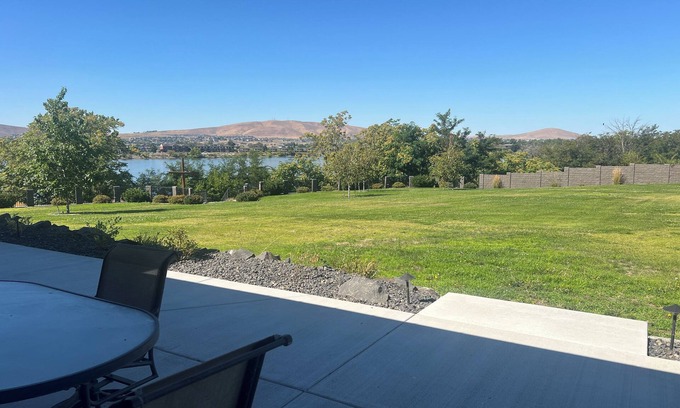 Tri-Cities House | Romanic Getaway! River Front Property with View of the Columbia River
