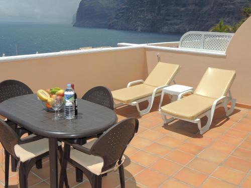 Los Gigantes Apartment | Romantic Retreat with Marine View