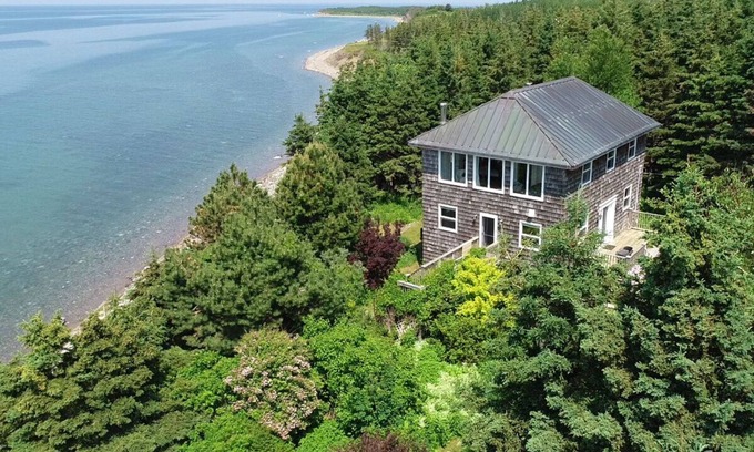 Creignish House | Romantic 4 1/2 Stars Art House by the Sea in Cape Breton