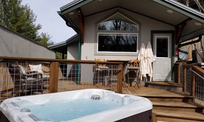 Asheville House | Romantic , 5 miles to downtown Asheville, Private, Hot Tub, Fireplace, Fenced