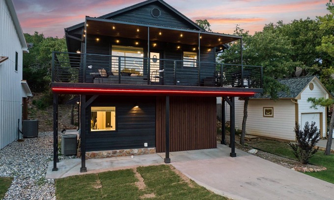 Medicine Park House | Romantic Adult Kink Theme Couples Getaway-Hot Tub -Free Golf Cart For Sept. Only
