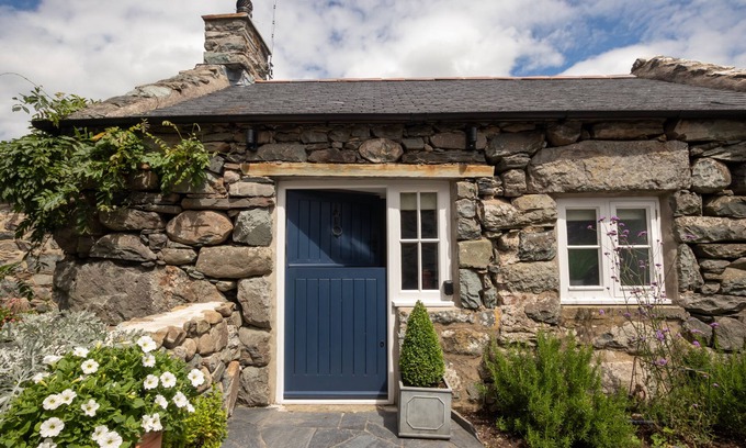 Llanfair Cottage | Romantic and cosy cottage, countryside views, near to the beach and mountains