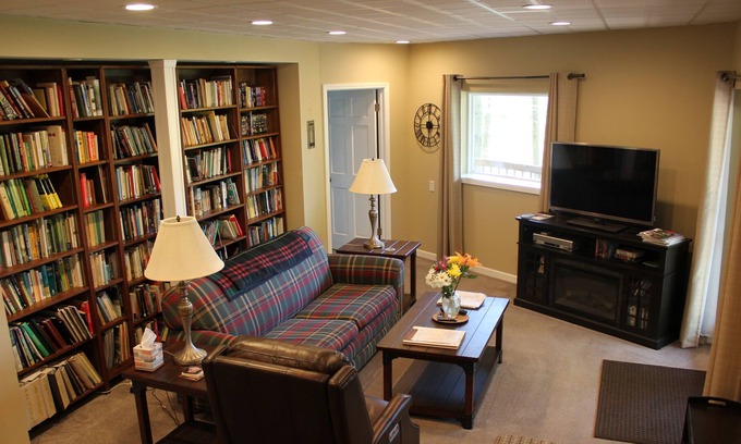 Berrien Springs Apartment | Romantic and Peaceful Relaxation in the Woods with Hot Tub