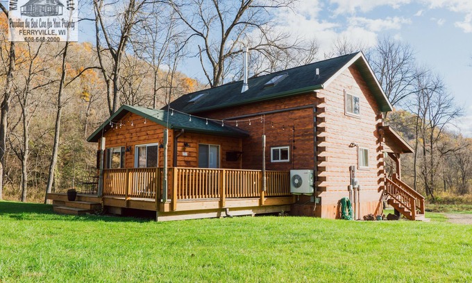 Ferryville Cabin | Romantic and Very Secluded Cozy Creekside Cabin with a Relaxing Hot Tub.