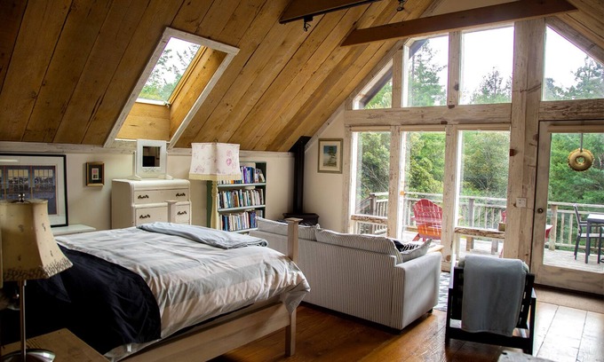 Mendocino Apartment | ROMANTIC, ARTISTS PRIVATE 'FOREST SUITE', 5 acres Redwoods, Trails, Mendo 2 mi.