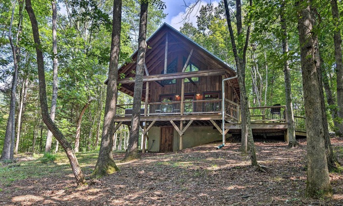 Leicester Cabin | Romantic Asheville Area Cabin w/Deck & Hot Tub!
