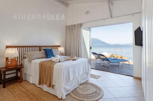 Ribeirao da Ilha House | Romantic Beach - Studio pé na Areia