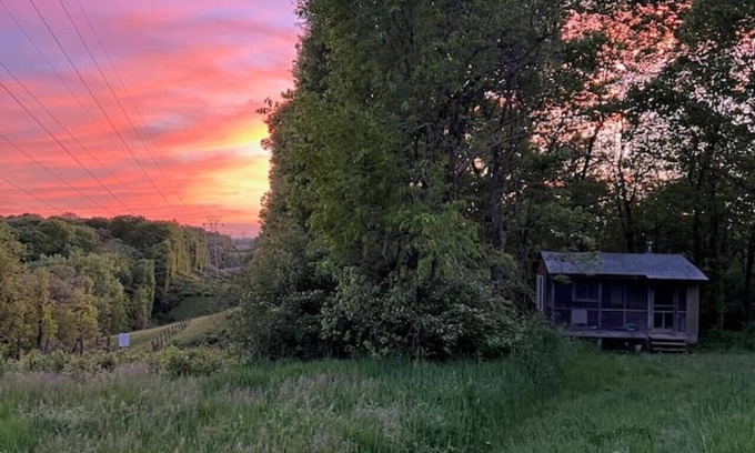 Kasbeer Cabin | Romantic - Cabin & Camping - on 175 Acre Farm