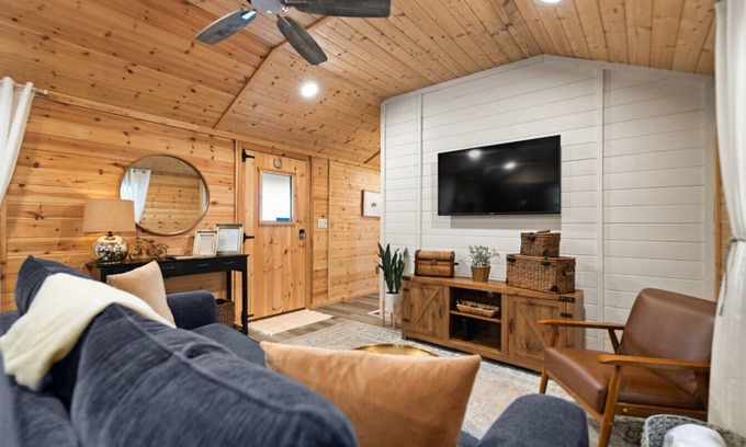 Stanton Cabin | Romantic Cabin | Dog Friendly Stay | 9 Mn to Gorge