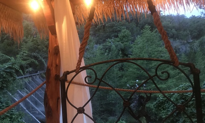 Leakey Cabin | Romantic Cabin Getaway