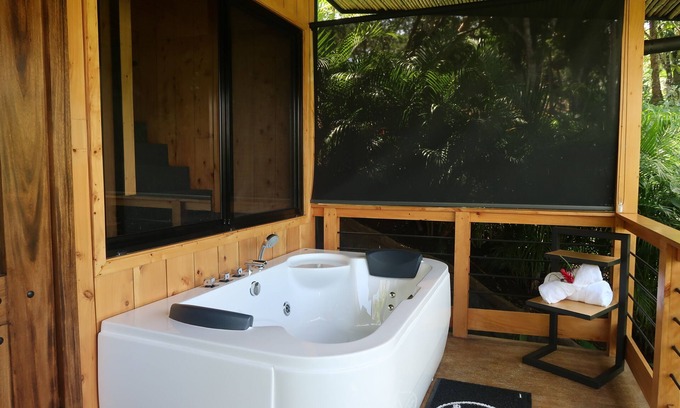 Monterrey Cabin | Romantic cabin with hot tub near La Fortuna