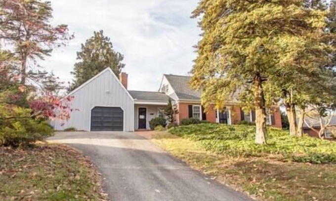 Charlottesville House | Romantic Cape Cod with a Cottage Feel