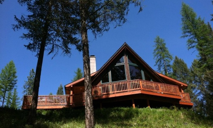 Kalispell Ski Chalet | Romantic, Cedar Chalet, Hot tub, Quiet, Wood Fireplace, Clean, Private