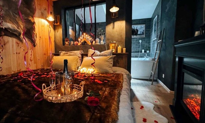 Saint-Maurice Apartment | β€οΈβπ₯ Romantic chalet/Private hot tub/Cinema screen/10 min center β€οΈβπ₯