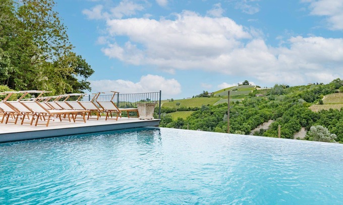 Cassinasco Apartment | Romantic & Comfy Studio Overlooking Langhe Hills