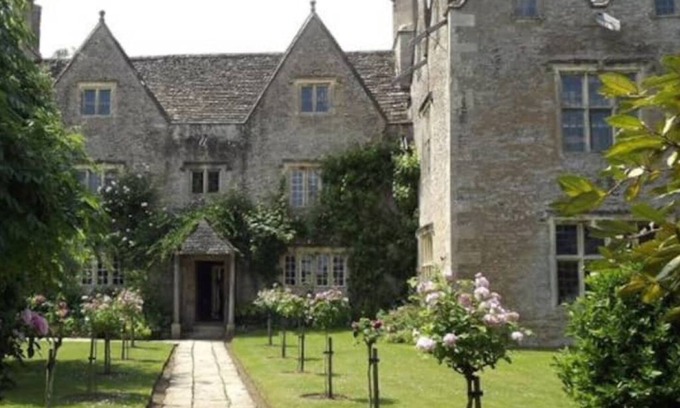 Littleworth House | Romantic Cotswold Retreat with parking