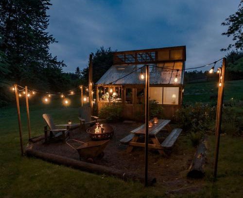 Molalla House | Romantic Cottage for Couples Getaway near Portland | Oregon Rentals