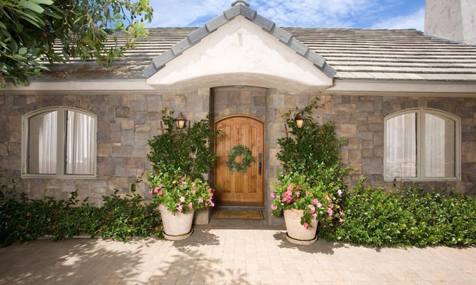 Bonsall Cottage | Romantic Cottage in Avocado Grove - Jacuzzi, Fireplace, Views!