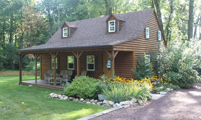Wagontown Cottage | Romantic Cottage, with outdoor hot tub