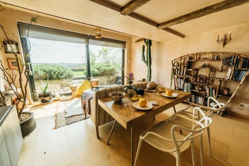 Cold Ashton House | Romantic Country Annex With Views - 10 min to Bath