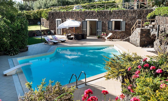 Ragalna Villa | Romantic country house with pool near Etna, Sicily