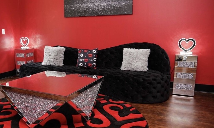 Peachtree Center Apartment | Romantic Couple’s Getaway