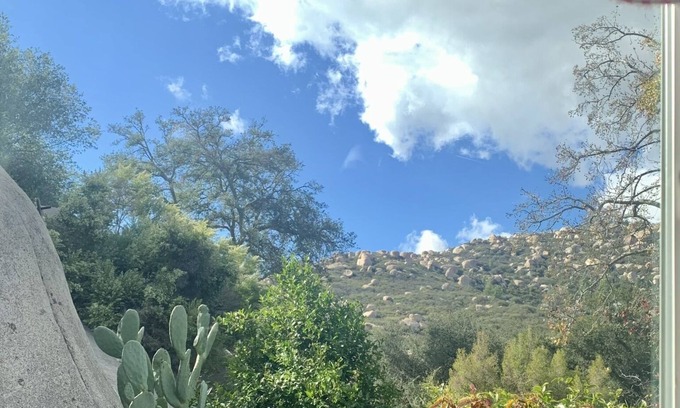 Ramona Cottage | Romantic & cozy cottage w/fireplace; close to hiking trails & 30min to San Diego