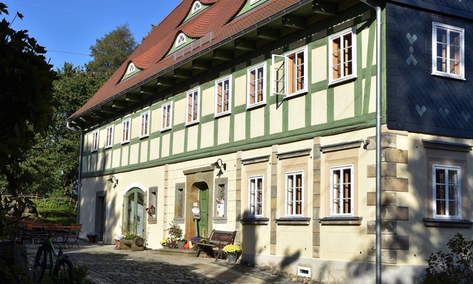 Ebersbach Apartment | Romantic farm in the neighboring house on the Grünsteinhof in Upper Lusatia