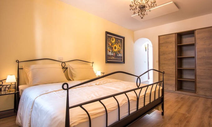 Radovljica Apartment | Romantic Deluxe Studio for 2 in the city of the sun