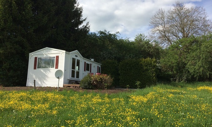 Basberg Ski Chalet | Romantic Eifel cottage "Am Rosenstrauch"