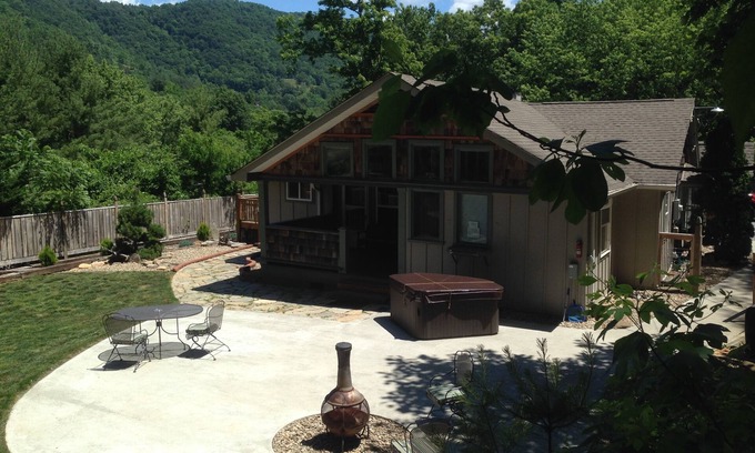 Asheville House | Romantic Escape-Private with Hot tub & Fireplace and Fenced Yard. Sleeps 2