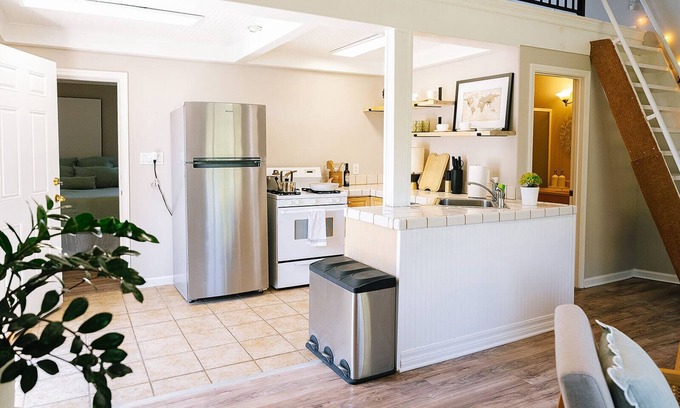 Los Gatos Cottage | Romantic Forest Hideaway Wine, Hike, Relax in Santa Cruz Mountains