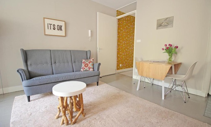 Staatsliedenbuurt Bed & Breakfast | Romantic garden studio near Westerpark and Jordaan