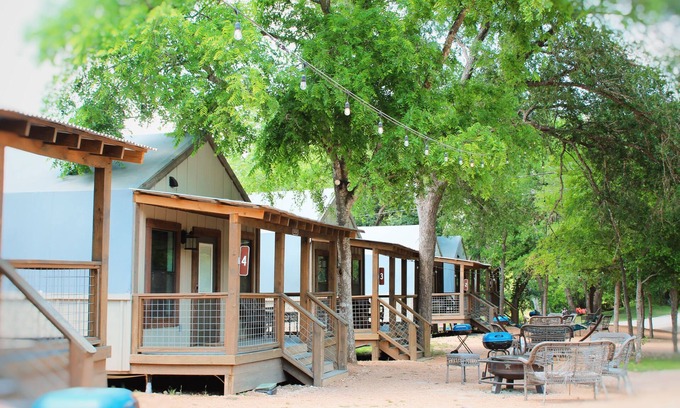 Seguin Cabin | Romantic Getaway Cabin on Creek! Relax and unwind surrounded by nature! - SG14