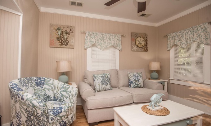 Historic District Cottage | Romantic Getaway for 2