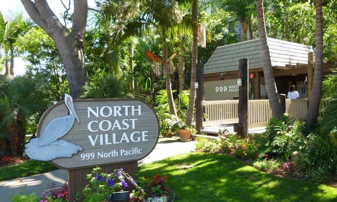 Townsite Condo | Romantic Getaway for 2 in Cottage in complex right on the beach