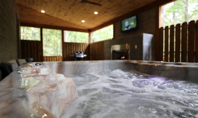 Broken Bow Cabin | Romantic Getaway - Hot Tub, Private Deck & Fireplaces! Minutes to casino