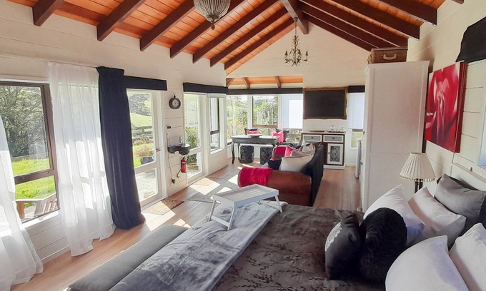 Wellsford Cottage | Romantic getaway in Te Arai - Peace, Tranquility and Views