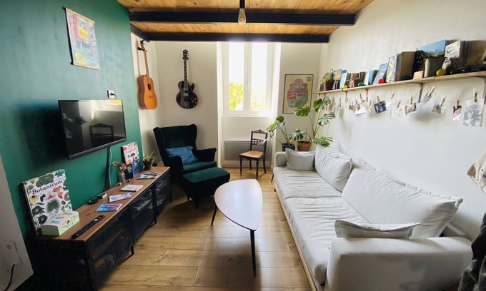 Republique - Les Ponts Apartment | Romantic getaway in the heart of Nantes